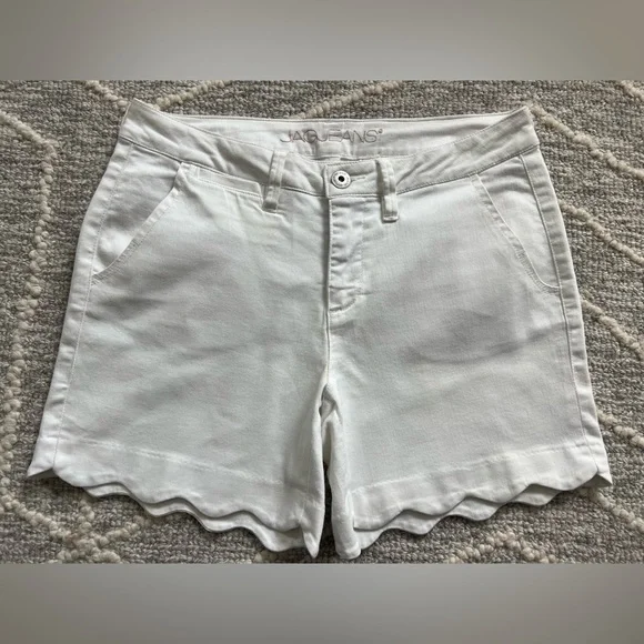 Jag Jeans White Scallop-Hem Denim Shorts - Picture 1 of 4